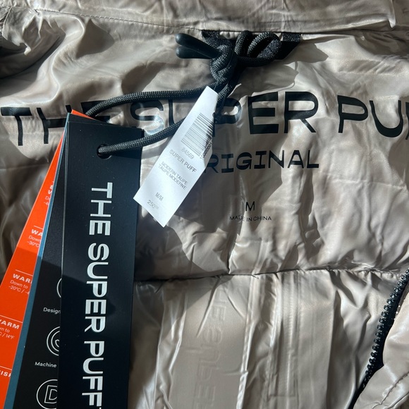 New with tags aritzia super puff - Picture 2 of 3